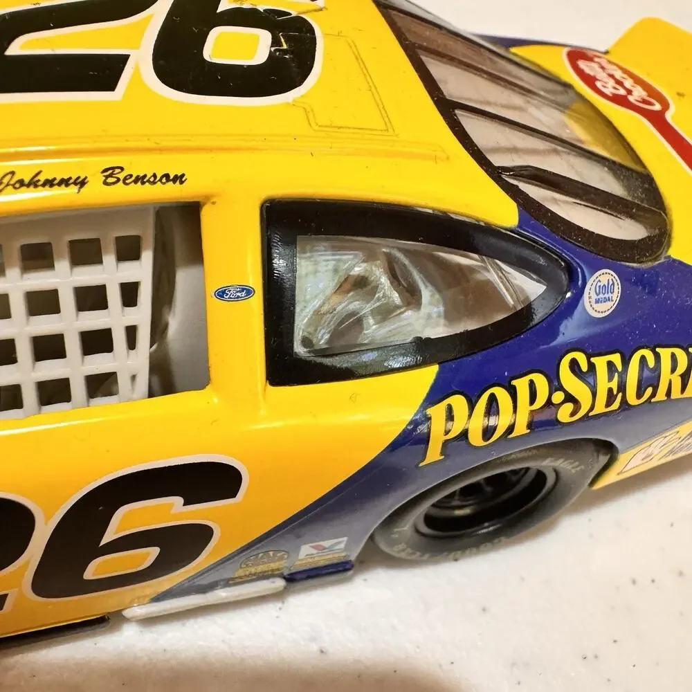 1997 Mattel Hot Wheels 1:24 Scale Nascar Cheerios #26 Johnny Benson Die Cast Car